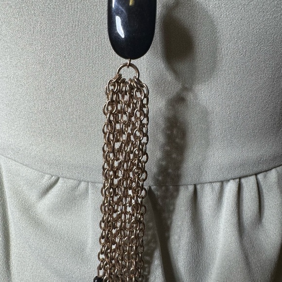 Elegant Black and Gold Necklace - Picture 2 of 4
